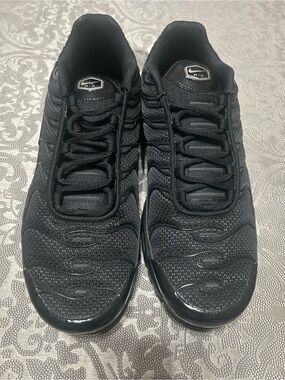 Nike Black Mesh Athletic Sneakers